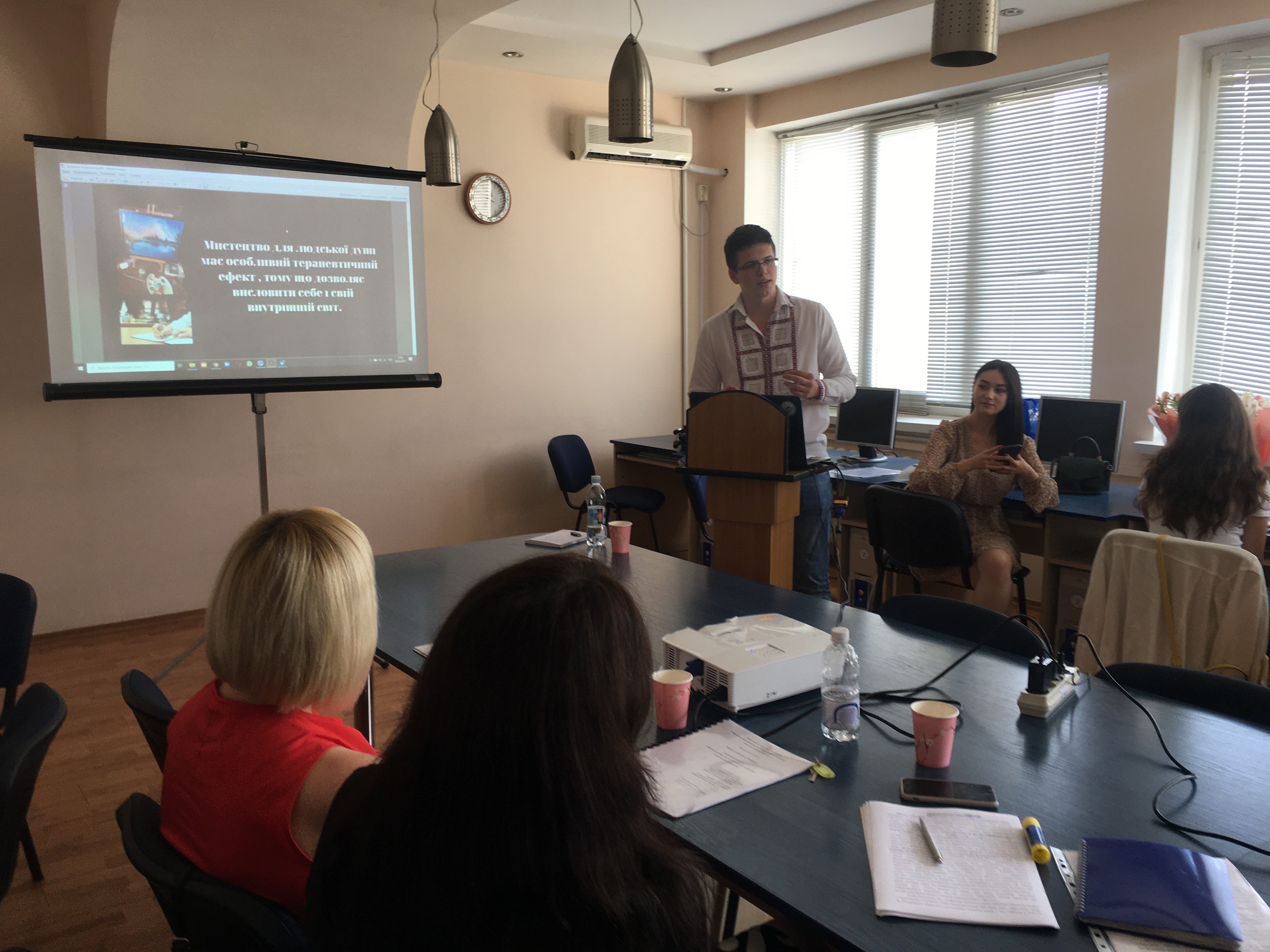 Максим Скасків захищає творчий проєкт